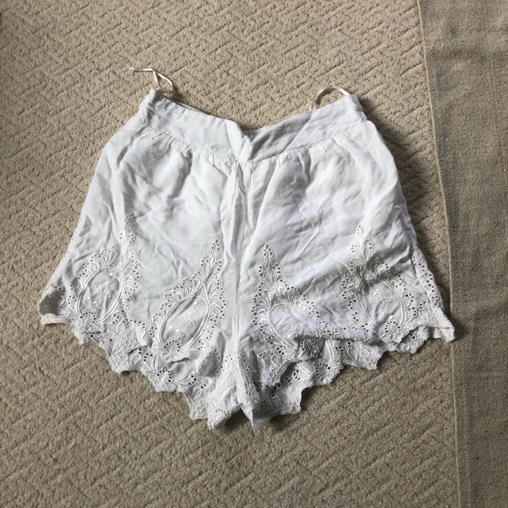 Urban outfitters White crochet shorts